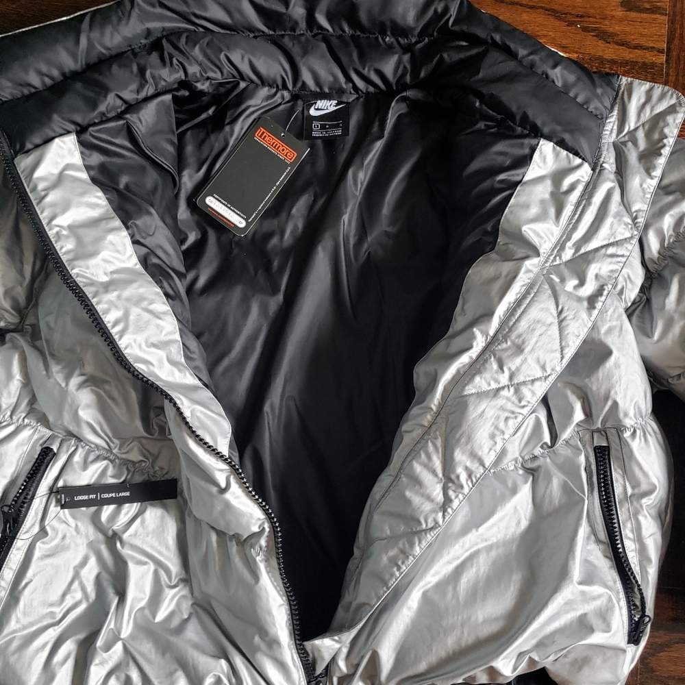 NWOT Nike Winter Synthetic Fill Shine silver - Picture 6 of 11